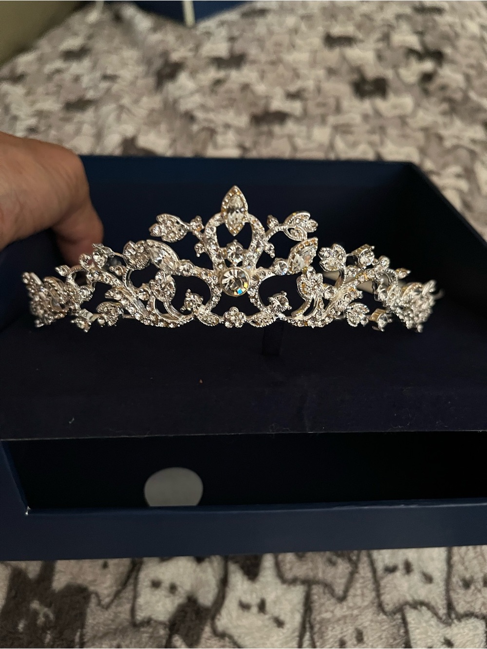 Elegant Silver Crystal Bridal Tiara with Sparkling Rhinestones
